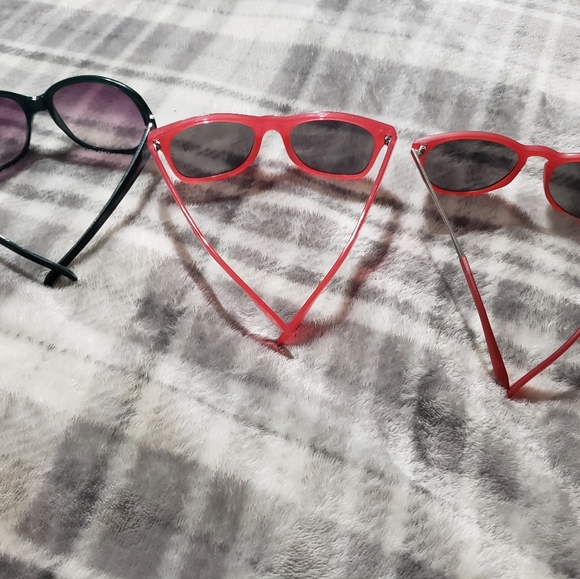Sunglasses bundle. - Picture 2 of 2